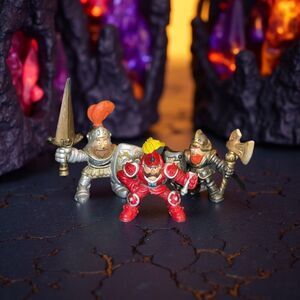 Keenway Vintage Mighty Fortress Knights & Castle Playset Knight Figures B17